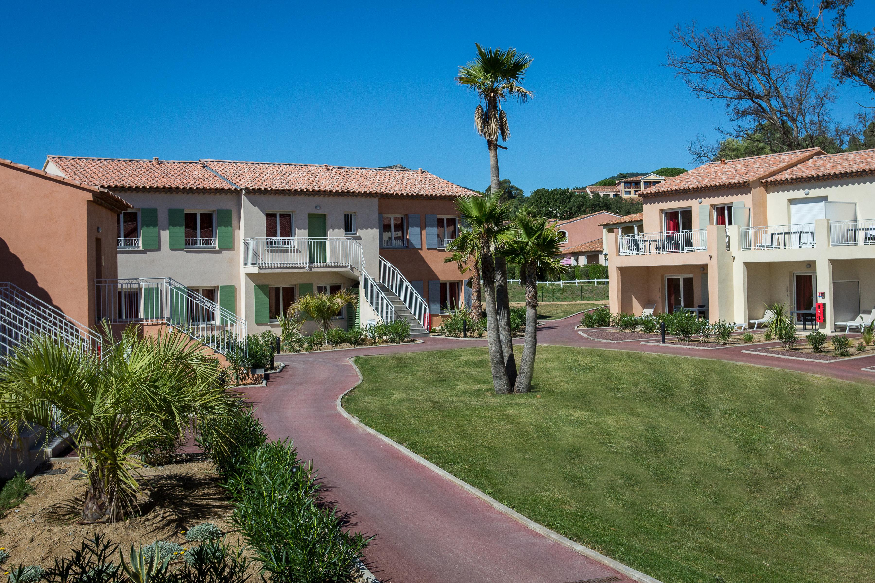Sowell Residences Les Perles Du Golfe De Saint-Tropez Гримо Екстериор снимка