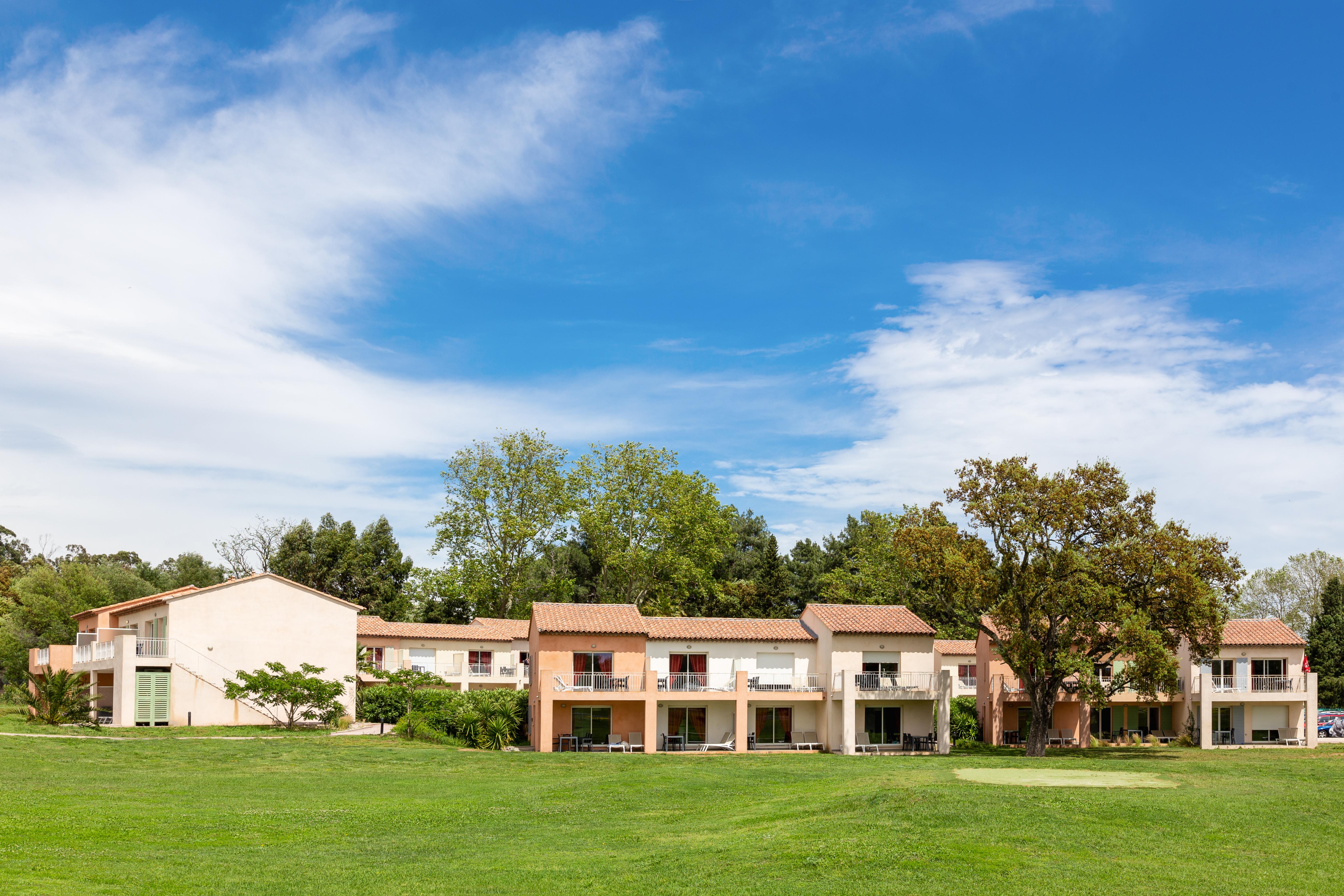 Sowell Residences Les Perles Du Golfe De Saint-Tropez Гримо Екстериор снимка